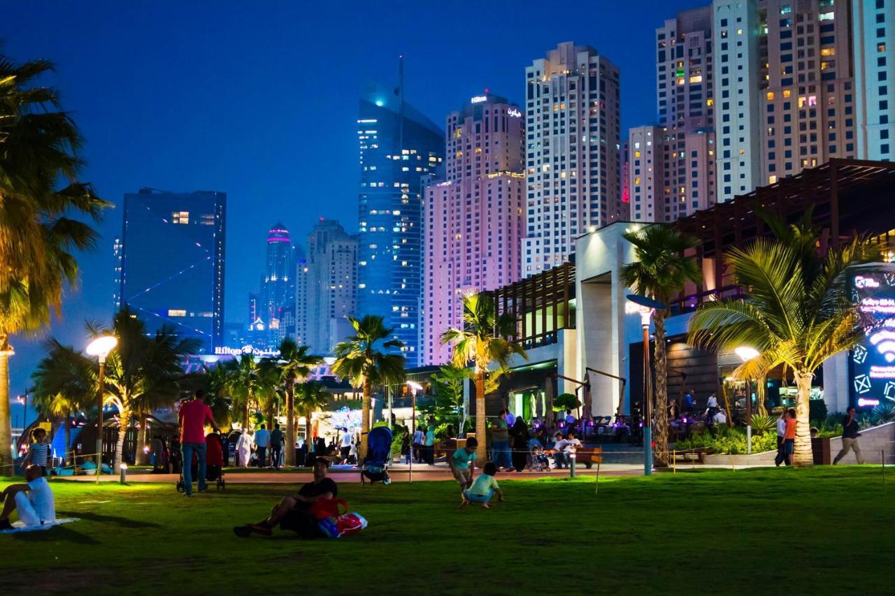 Homestar Deluxe Jbr Meditation & Wellness Hostel ドバイ エクステリア 写真