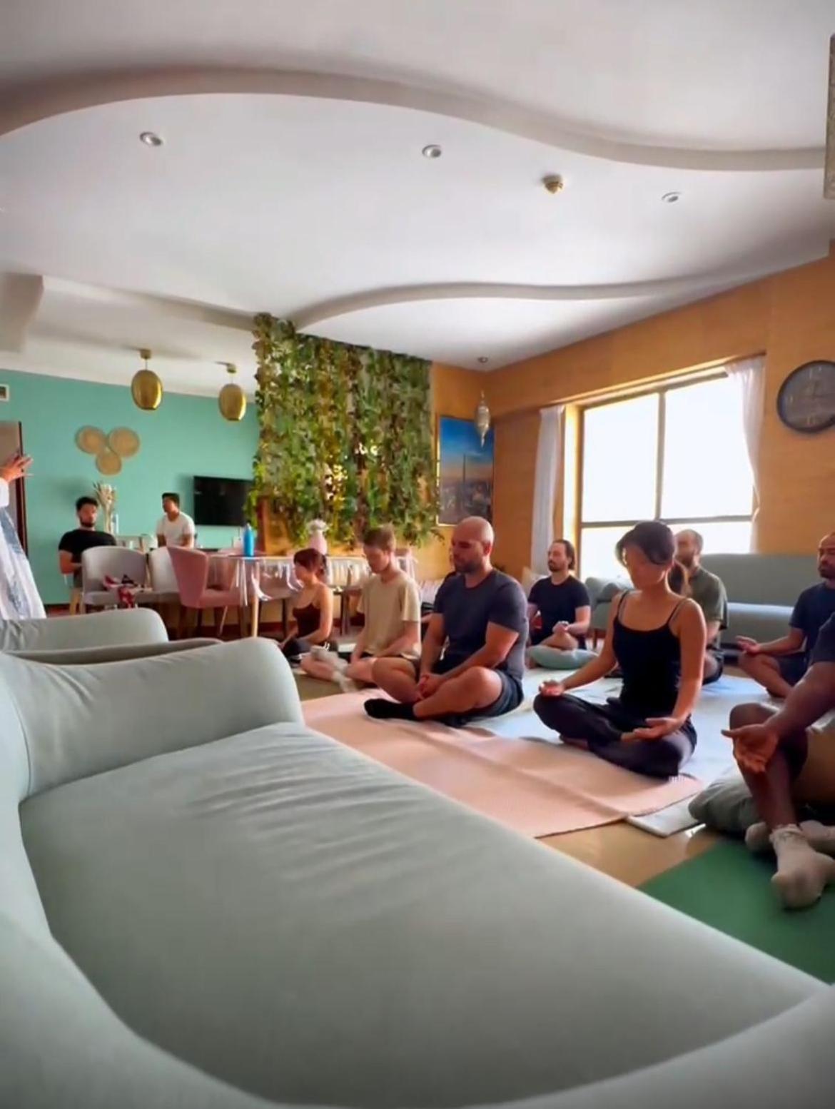 Homestar Deluxe Jbr Meditation & Wellness Hostel ドバイ エクステリア 写真